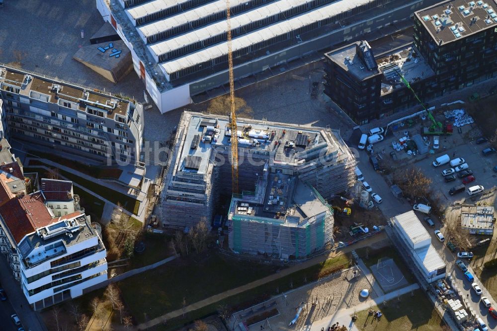 Luftbild Berlin - Baustelle zum Neubau einer Mehrfamilienhaus-Wohnanlage Neu House an der Enckestraße im Ortsteil Kreuzberg in Berlin, Deutschland