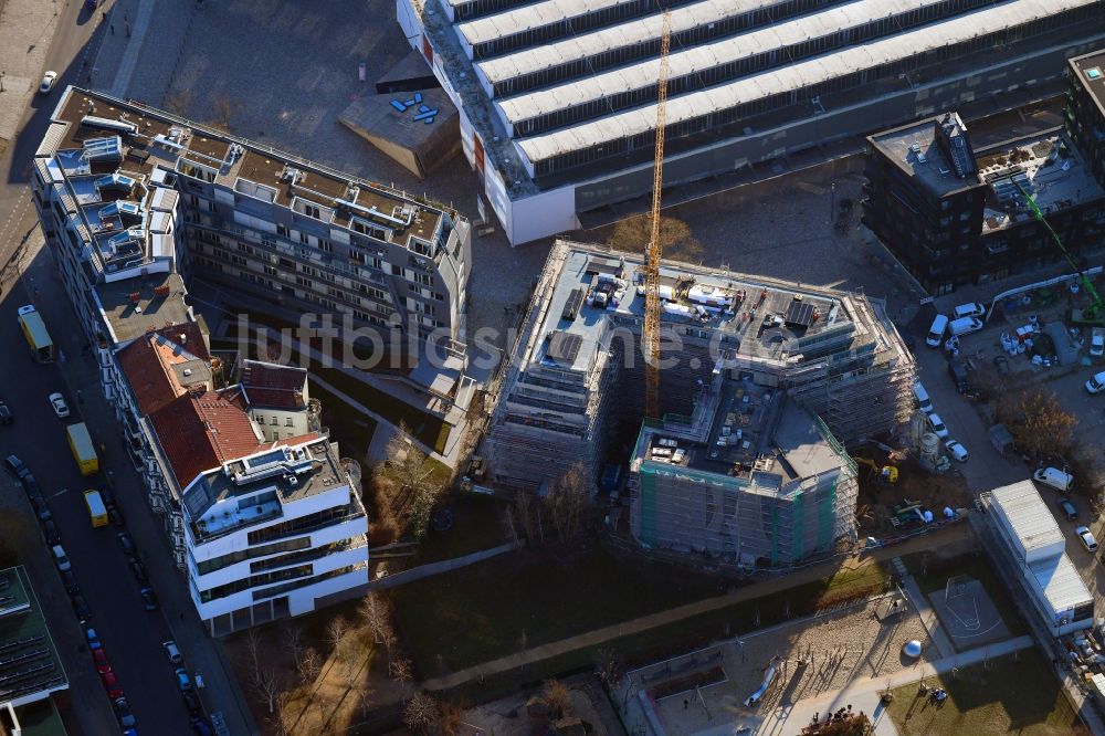 Berlin von oben - Baustelle zum Neubau einer Mehrfamilienhaus-Wohnanlage Neu House an der Enckestraße im Ortsteil Kreuzberg in Berlin, Deutschland