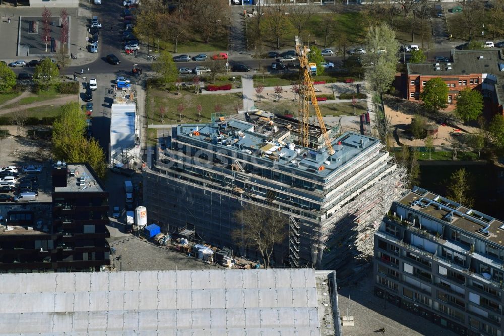 Luftbild Berlin - Baustelle zum Neubau einer Mehrfamilienhaus-Wohnanlage Neu House im Ortsteil Kreuzberg in Berlin, Deutschland