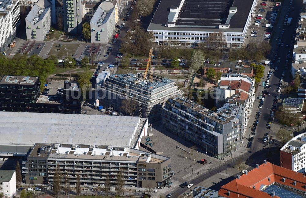 Luftbild Berlin - Baustelle zum Neubau einer Mehrfamilienhaus-Wohnanlage Neu House im Ortsteil Kreuzberg in Berlin, Deutschland