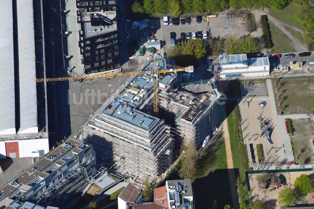 Berlin von oben - Baustelle zum Neubau einer Mehrfamilienhaus-Wohnanlage Neu House im Ortsteil Kreuzberg in Berlin, Deutschland