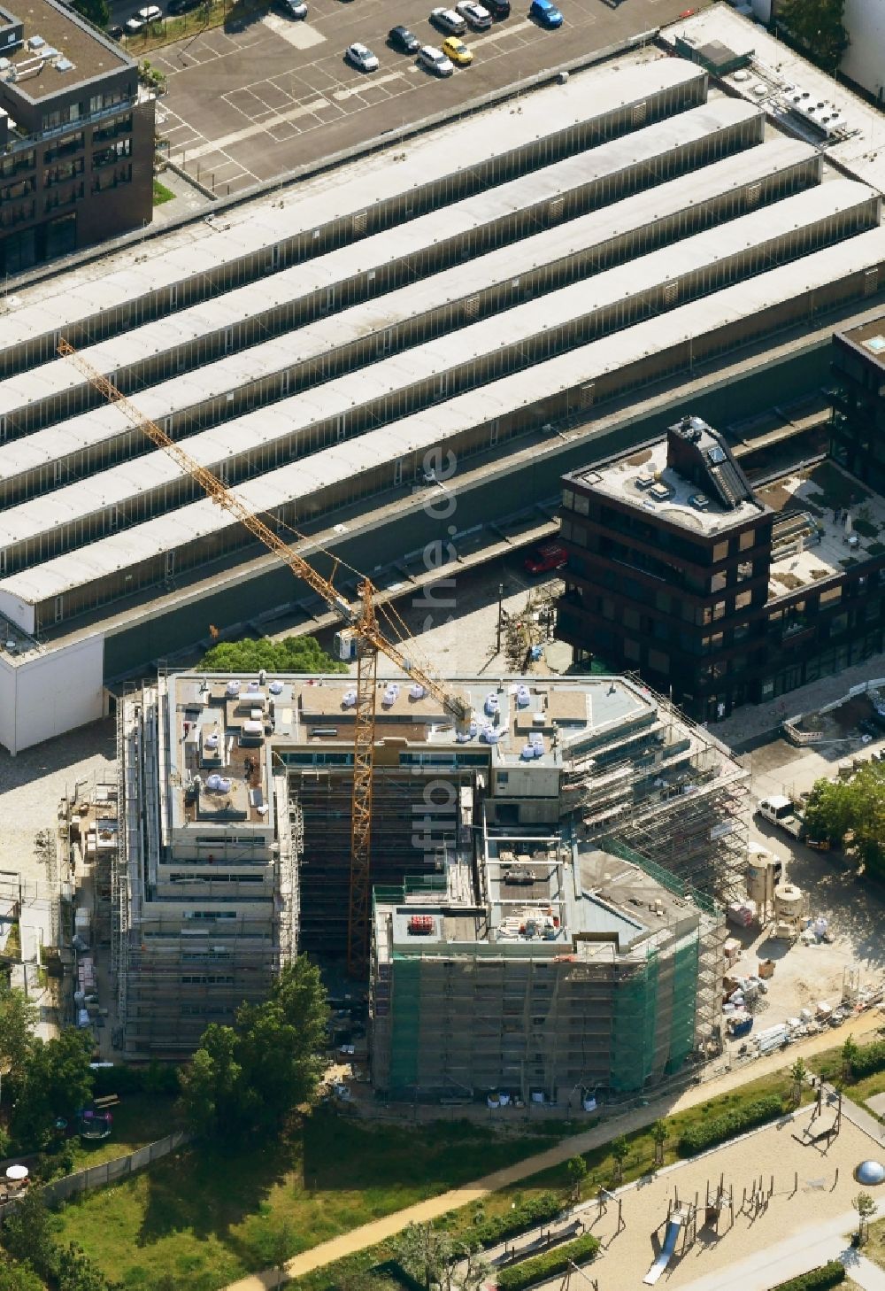 Berlin aus der Vogelperspektive: Baustelle zum Neubau einer Mehrfamilienhaus-Wohnanlage Neu House im Ortsteil Kreuzberg in Berlin, Deutschland