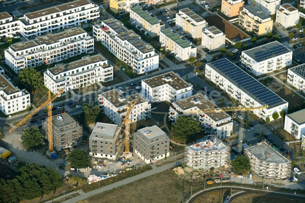 Luftbild Berlin - Baustelle zum Neubau einer Mehrfamilienhaus-Wohnanlage Newtonstraße - Alexander-von-Humboldt-Straße im Ortsteil Johannisthal in Berlin, Deutschland