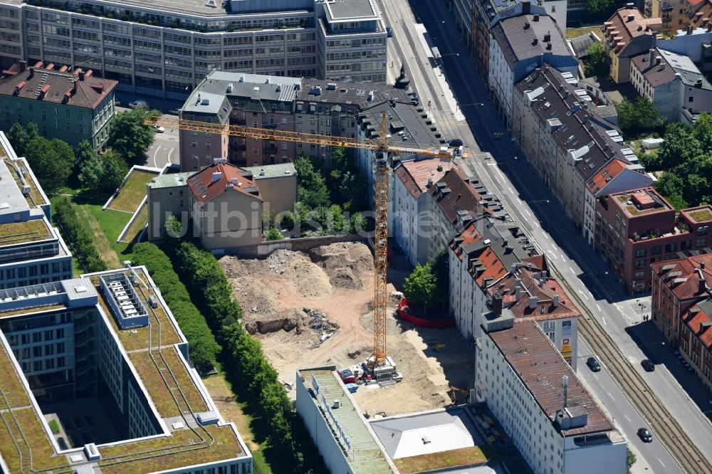 München von oben - Baustelle zum Neubau einer Mehrfamilienhaus-Wohnanlage der Niedermair & Reich GmbH & Co. Vermietungs KG an der Landsberger Straße im Ortsteil Schwanthalerhöhe in München im Bundesland Bayern, Deutschland