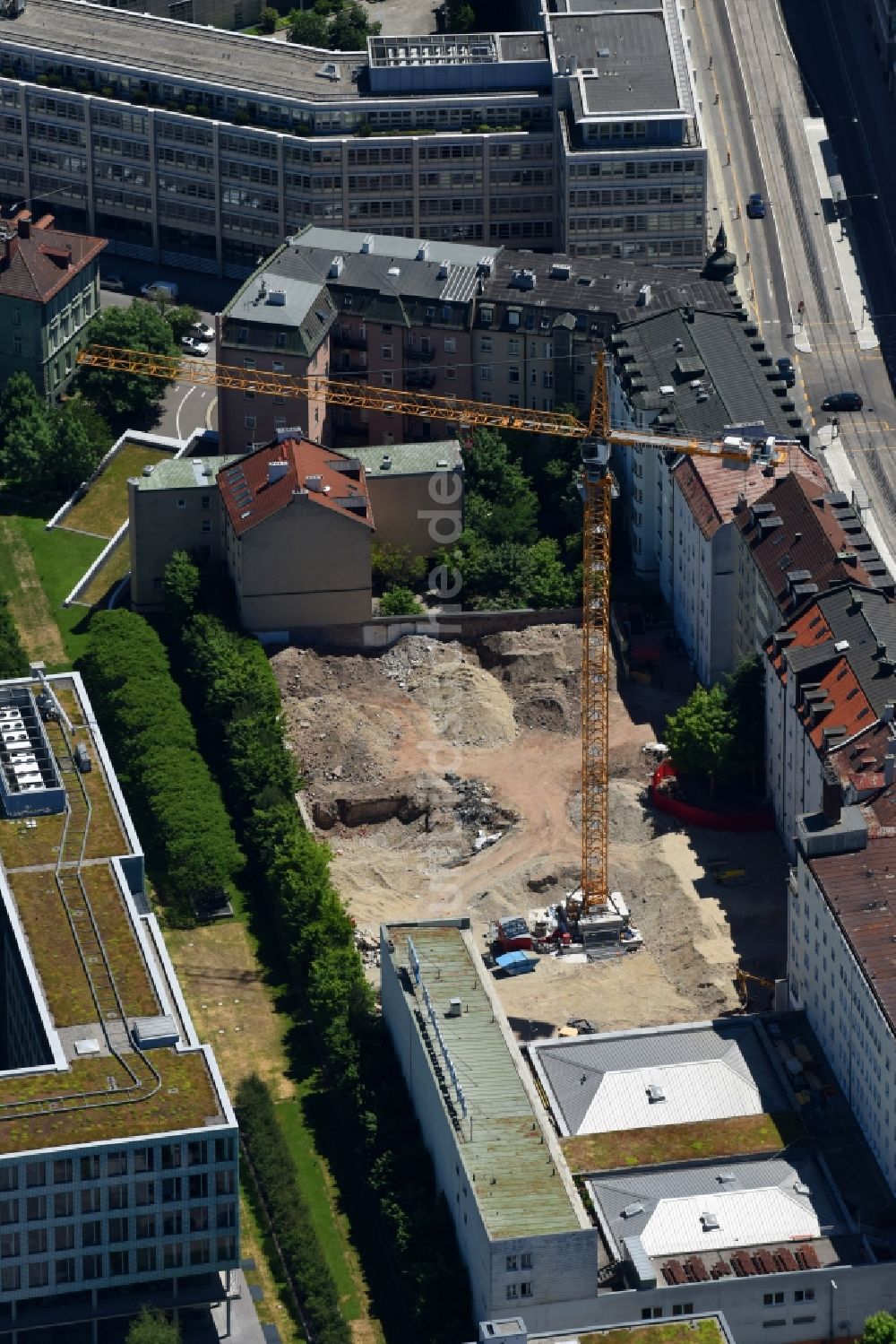 München von oben - Baustelle zum Neubau einer Mehrfamilienhaus-Wohnanlage der Niedermair & Reich GmbH & Co. Vermietungs KG an der Landsberger Straße im Ortsteil Schwanthalerhöhe in München im Bundesland Bayern, Deutschland