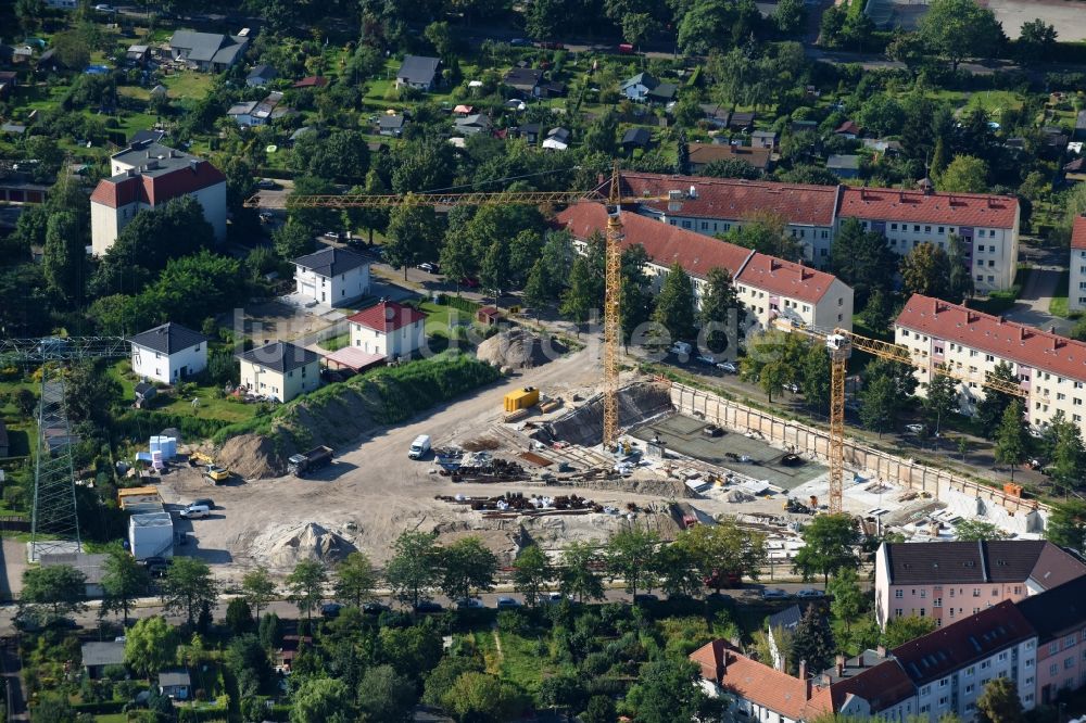 Berlin aus der Vogelperspektive: Baustelle zum Neubau einer Mehrfamilienhaus-Wohnanlage Odinstraße - Rienzistraße im Ortsteil Lichtenberg in Berlin, Deutschland