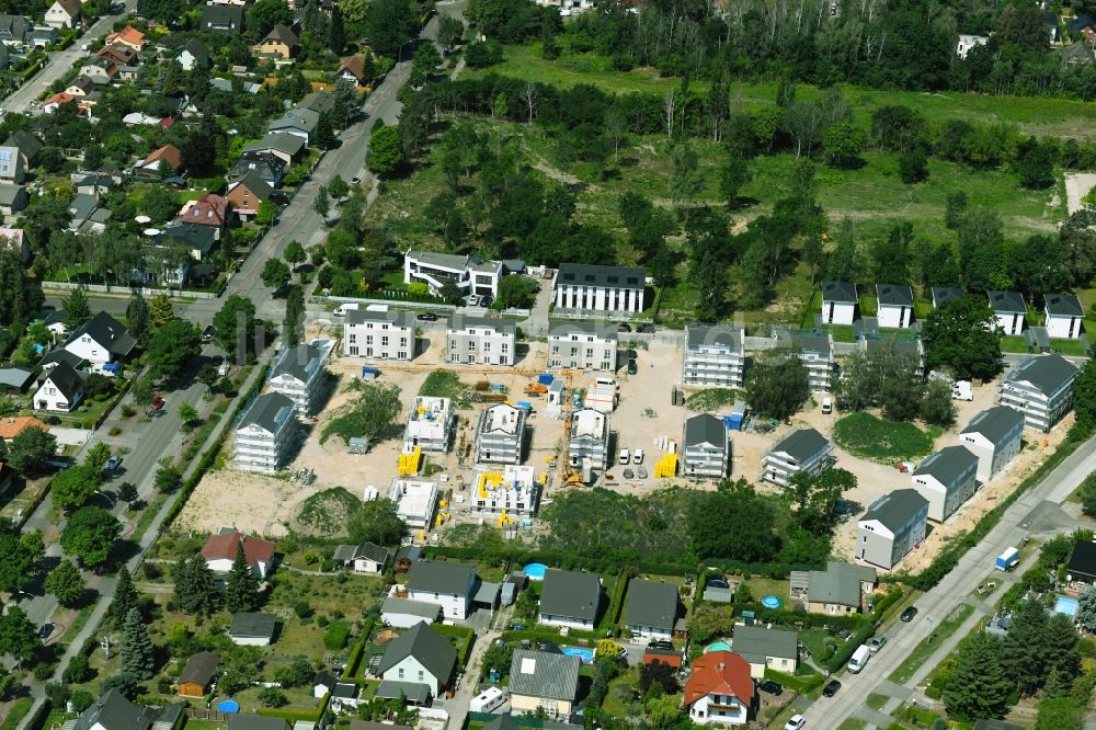 Luftbild Berlin - Baustelle zum Neubau einer Mehrfamilienhaus-Wohnanlage im Ortsteil Altglienicke in Berlin, Deutschland