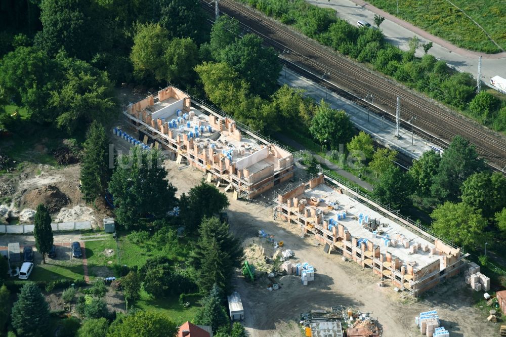 Luftbild Hohen Neuendorf - Baustelle zum Neubau einer Mehrfamilienhaus-Wohnanlage im Ortsteil Bergfelde in Hohen Neuendorf im Bundesland Brandenburg, Deutschland