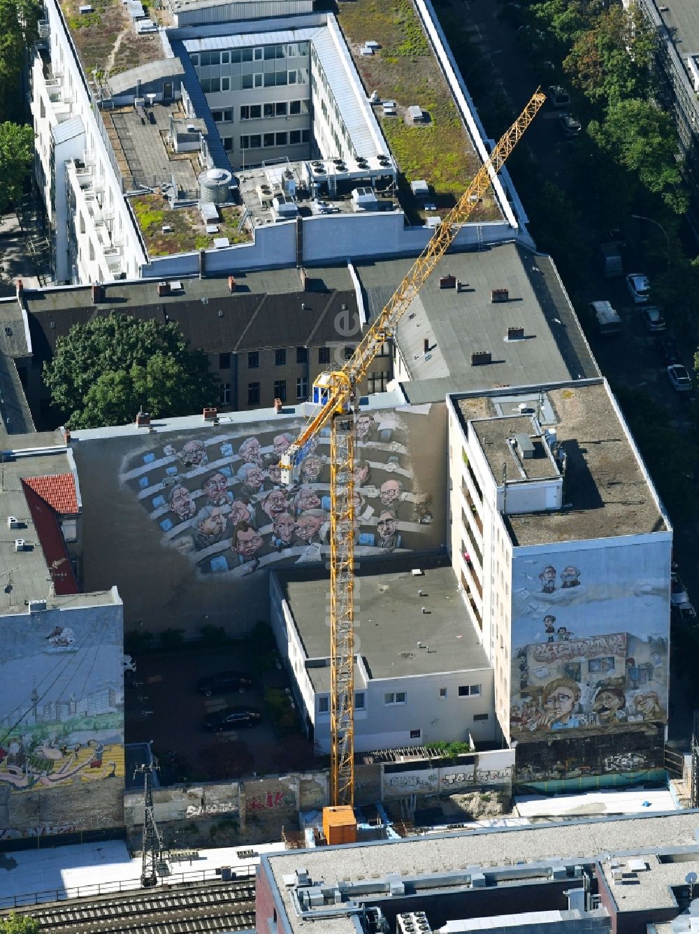 Luftaufnahme Berlin - Baustelle zum Neubau einer Mehrfamilienhaus-Wohnanlage im Ortsteil Charlottenburg-Wilmersdorf in Berlin, Deutschland