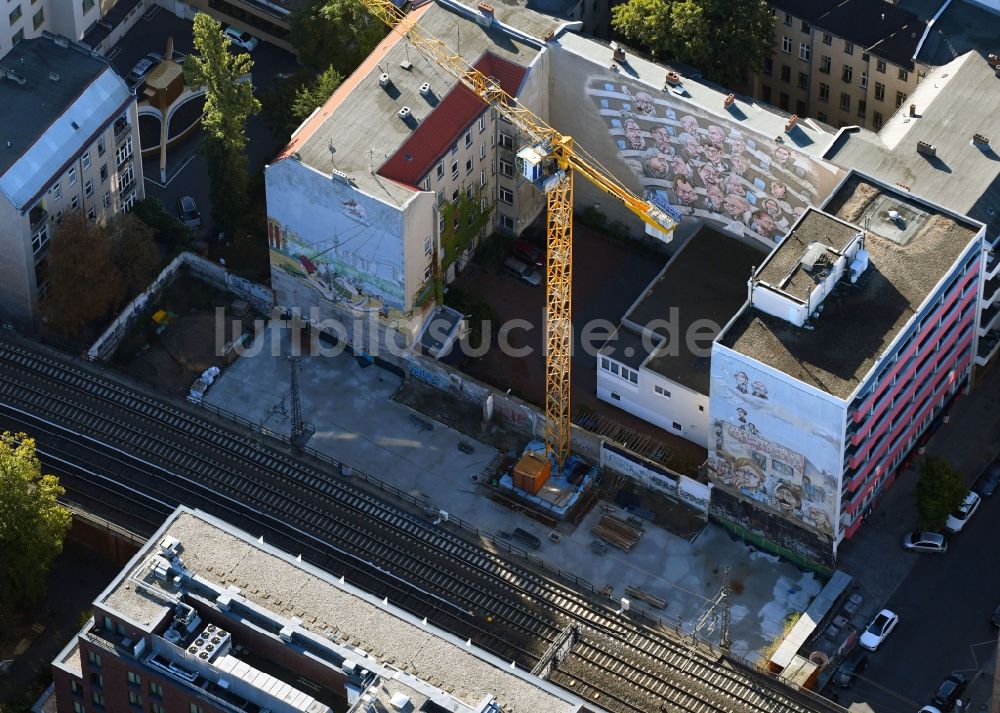 Luftaufnahme Berlin - Baustelle zum Neubau einer Mehrfamilienhaus-Wohnanlage im Ortsteil Charlottenburg-Wilmersdorf in Berlin, Deutschland