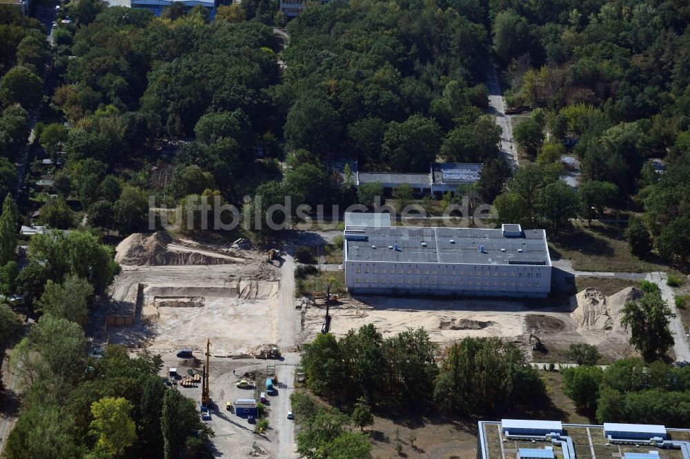 Berlin aus der Vogelperspektive: Baustelle zum Neubau einer Mehrfamilienhaus-Wohnanlage im Ortsteil Friedrichshagen in Berlin, Deutschland