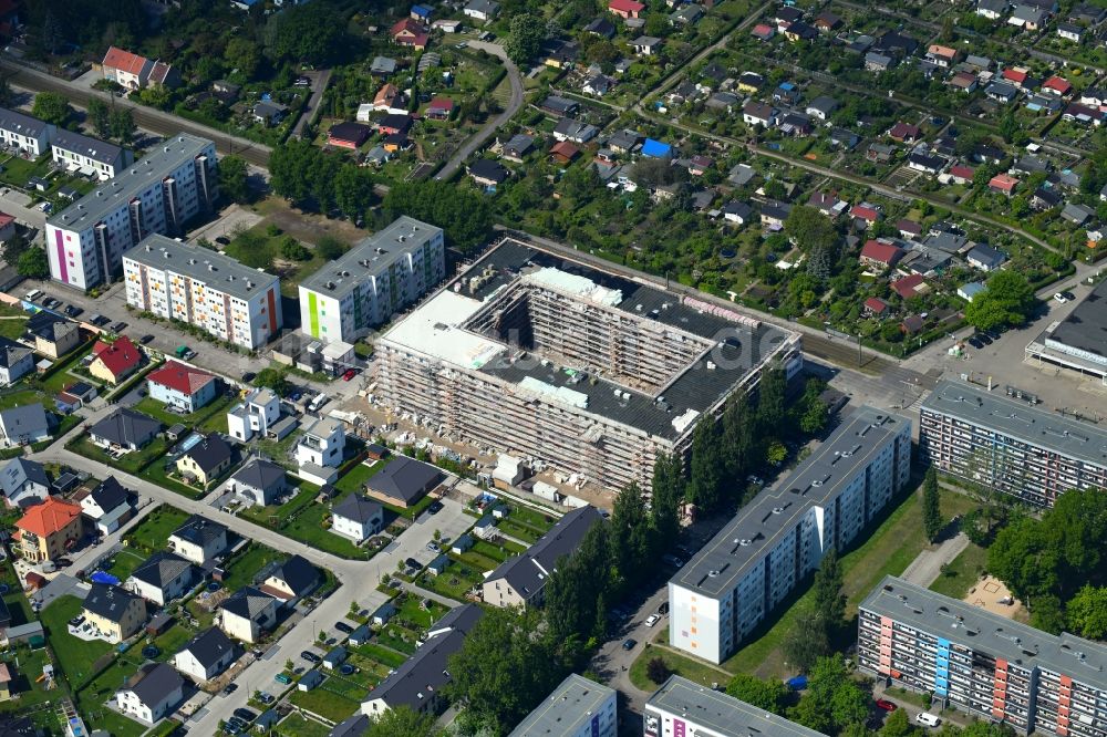 Luftaufnahme Berlin - Baustelle zum Neubau einer Mehrfamilienhaus-Wohnanlage im Ortsteil Hohenschönhausen in Berlin, Deutschland