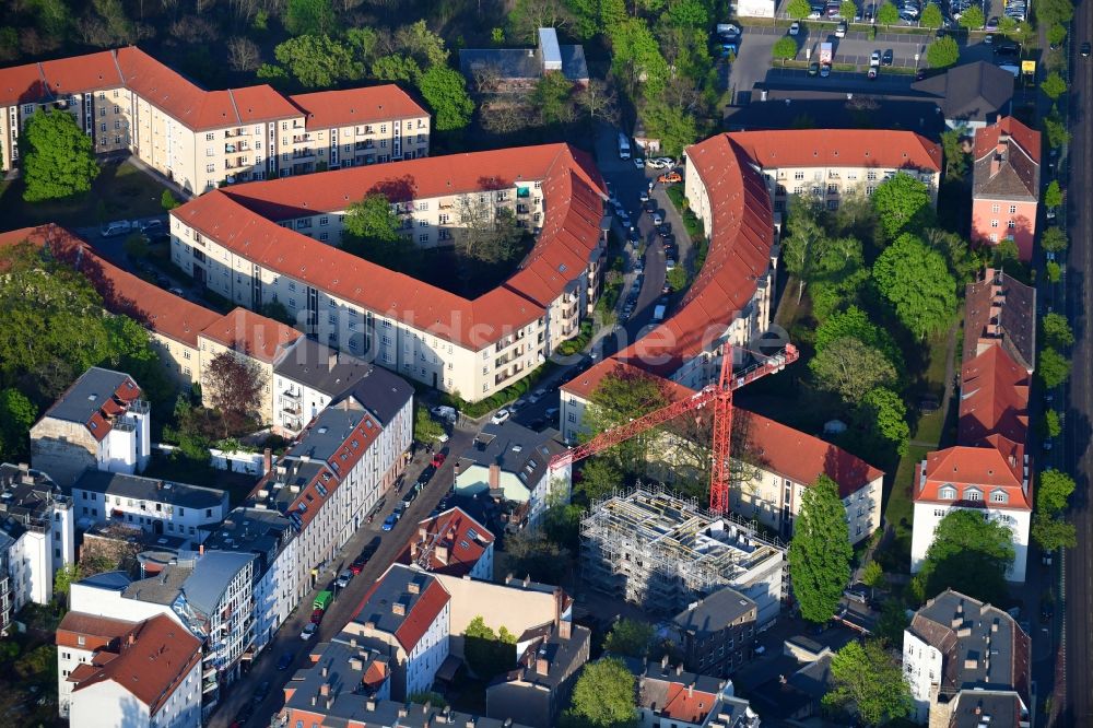 Luftbild Berlin - Baustelle zum Neubau einer Mehrfamilienhaus-Wohnanlage im Ortsteil Köpenick in Berlin, Deutschland