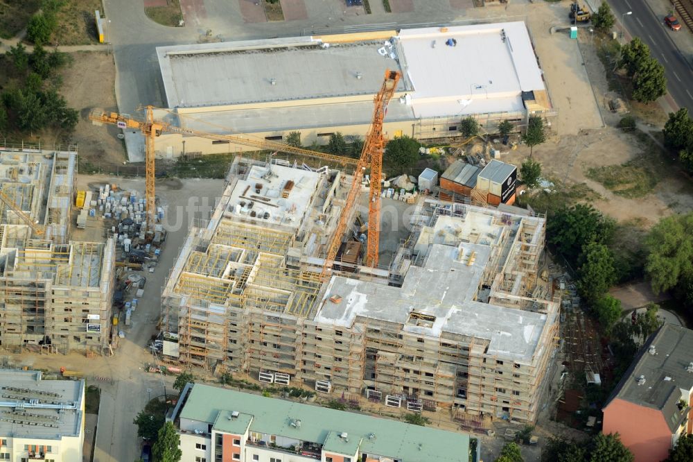 Berlin von oben - Baustelle zum Neubau einer Mehrfamilienhaus-Wohnanlage im Ortsteil Köpenick im Bezirk Treptow-Köpenick in Berlin