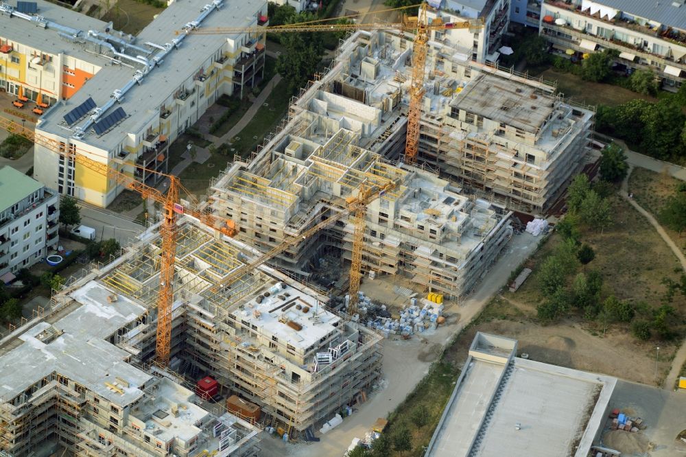 Luftbild Berlin - Baustelle zum Neubau einer Mehrfamilienhaus-Wohnanlage im Ortsteil Köpenick im Bezirk Treptow-Köpenick in Berlin