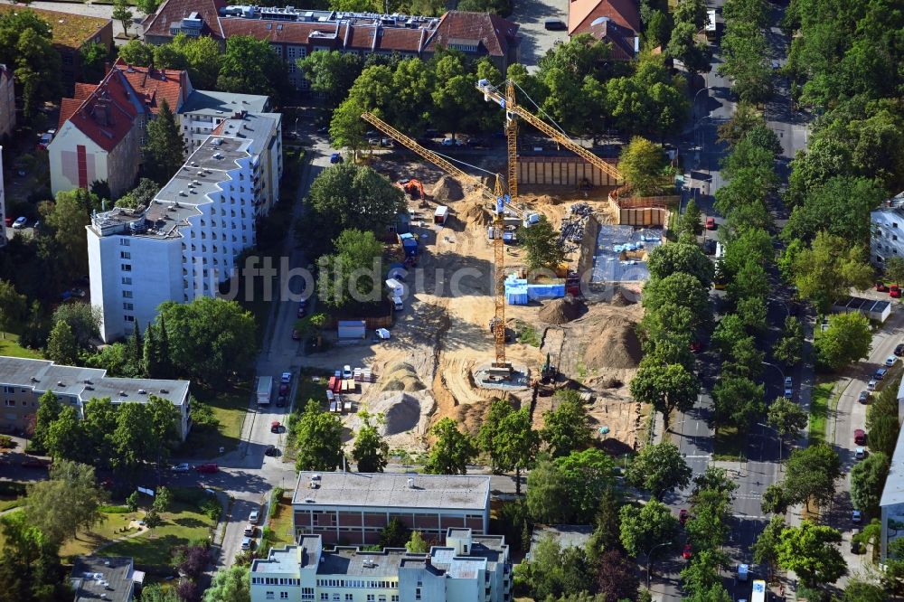 Berlin von oben - Baustelle zum Neubau einer Mehrfamilienhaus-Wohnanlage im Ortsteil Lankwitz in Berlin, Deutschland