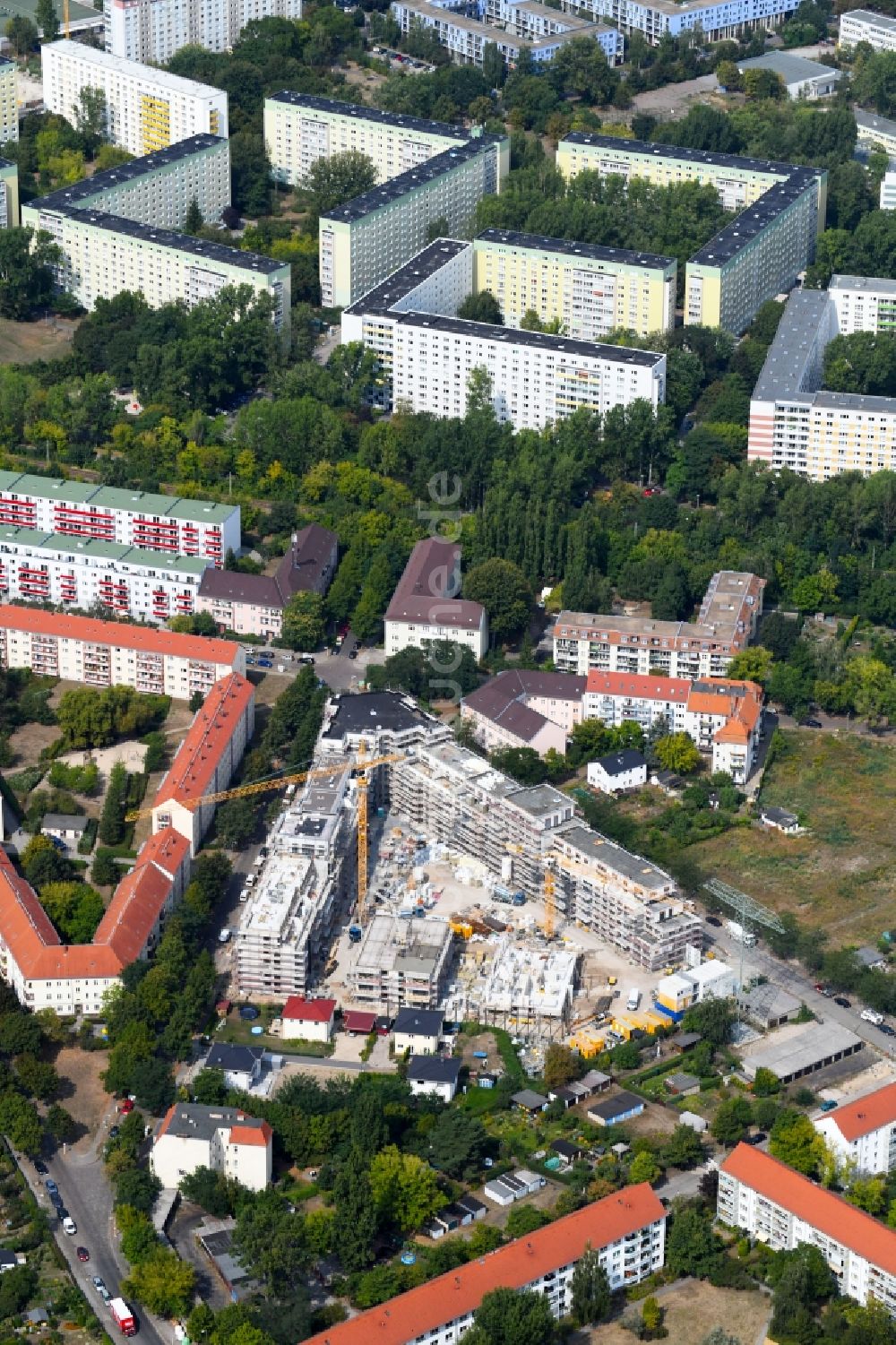 Luftaufnahme Berlin - Baustelle zum Neubau einer Mehrfamilienhaus-Wohnanlage im Ortsteil Lichtenberg in Berlin, Deutschland