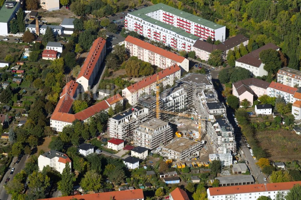 Berlin von oben - Baustelle zum Neubau einer Mehrfamilienhaus-Wohnanlage im Ortsteil Lichtenberg in Berlin, Deutschland