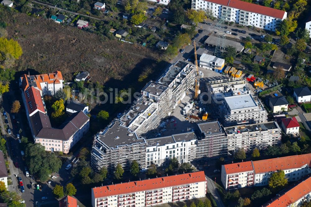 Berlin von oben - Baustelle zum Neubau einer Mehrfamilienhaus-Wohnanlage im Ortsteil Lichtenberg in Berlin, Deutschland