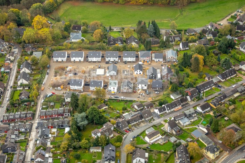 Velbert von oben - Baustelle zum Neubau einer Mehrfamilienhaus-Wohnanlage im Ortsteil Neviges in Velbert im Bundesland Nordrhein-Westfalen