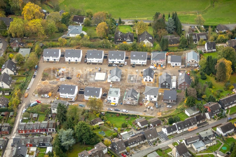 Velbert aus der Vogelperspektive: Baustelle zum Neubau einer Mehrfamilienhaus-Wohnanlage im Ortsteil Neviges in Velbert im Bundesland Nordrhein-Westfalen