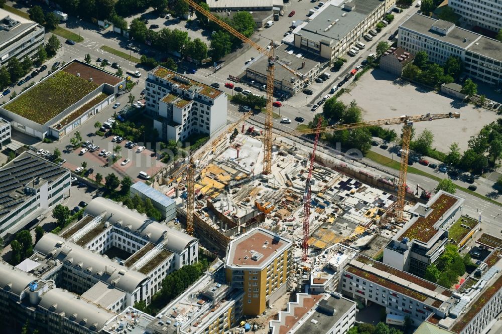 Luftaufnahme München - Baustelle zum Neubau einer Mehrfamilienhaus-Wohnanlage im Ortsteil Sendling-Westpark in München im Bundesland Bayern, Deutschland