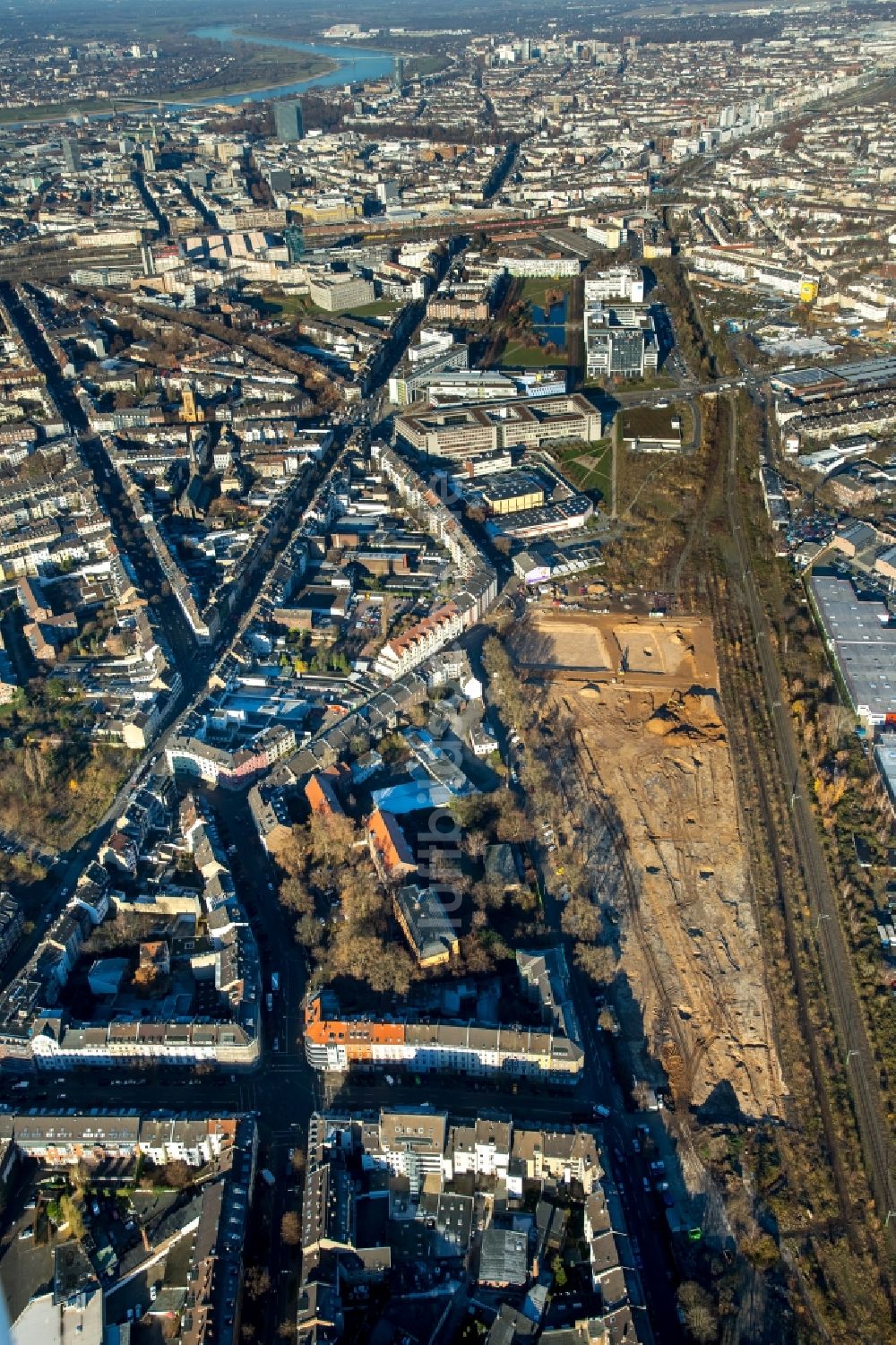 Düsseldorf aus der Vogelperspektive: Baustelle zum Neubau einer Mehrfamilienhaus-Wohnanlage im Ortsteil Stadtbezirk 3 in Düsseldorf im Bundesland Nordrhein-Westfalen