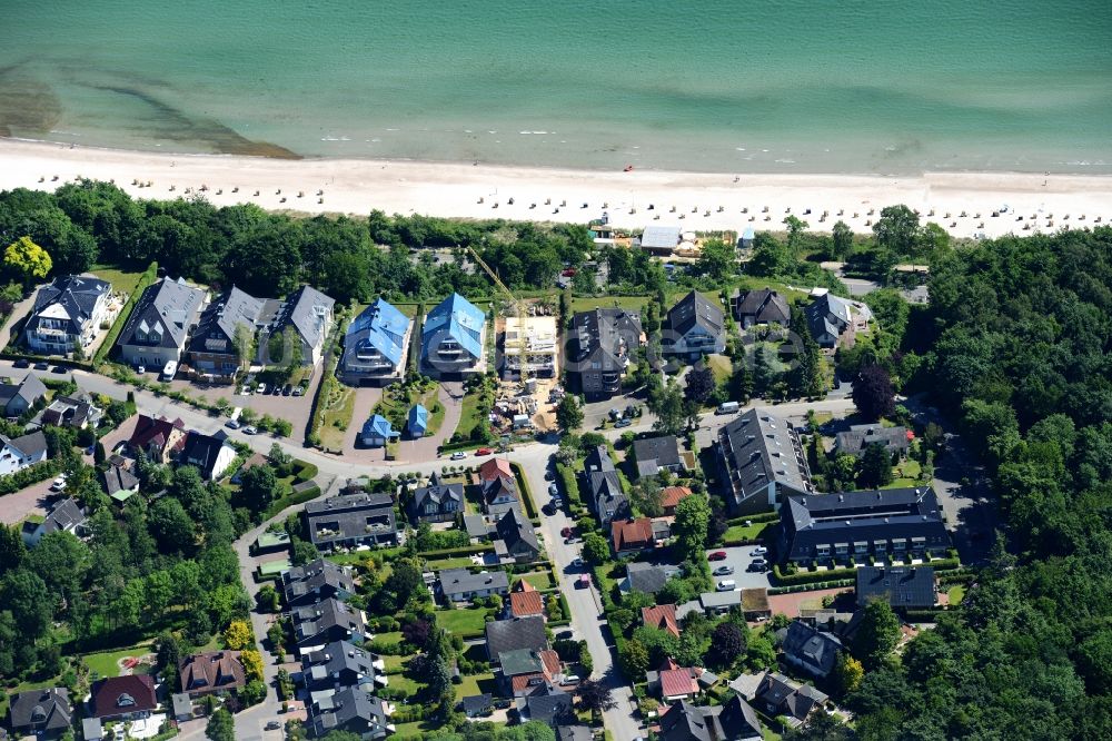 Luftaufnahme Scharbeutz - Baustelle zum Neubau einer Mehrfamilienhaus-Wohnanlage an der Ostsee- Küste in Scharbeutz im Bundesland Schleswig-Holstein