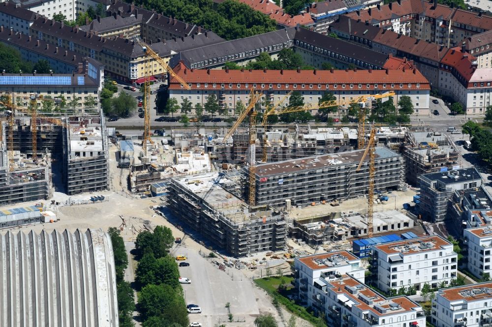 München von oben - Baustelle zum Neubau einer Mehrfamilienhaus-Wohnanlage der PANDION AG an der Arnulfstraße - Schäringerstraße im Ortsteil Neuhausen-Nymphenburg in München im Bundesland Bayern, Deutschland