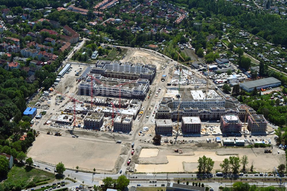 Berlin von oben - Baustelle zum Neubau einer Mehrfamilienhaus-Wohnanlage Parkstadt Karlshorst in Berlin, Deutschland