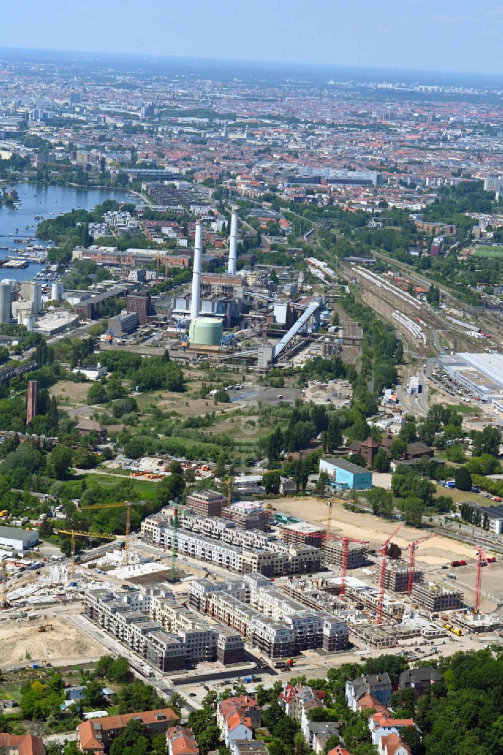 Luftbild Berlin - Baustelle zum Neubau einer Mehrfamilienhaus-Wohnanlage Parkstadt Karlshorst in Berlin, Deutschland