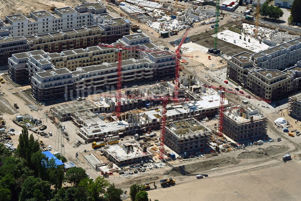 Luftbild Berlin - Baustelle zum Neubau einer Mehrfamilienhaus-Wohnanlage Parkstadt Karlshorst in Berlin, Deutschland