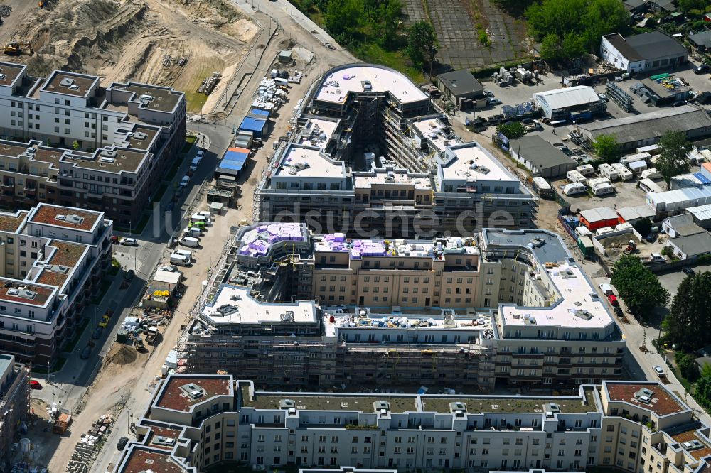 Berlin aus der Vogelperspektive: Baustelle zum Neubau einer Mehrfamilienhaus-Wohnanlage Parkstadt Karlshorst in Berlin, Deutschland