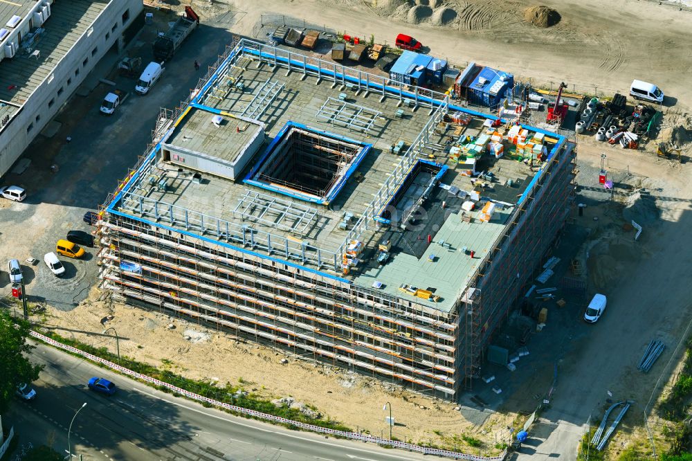 Luftaufnahme Berlin - Baustelle zum Neubau einer Mehrfamilienhaus-Wohnanlage Parkstadt Karlshorst in Berlin, Deutschland