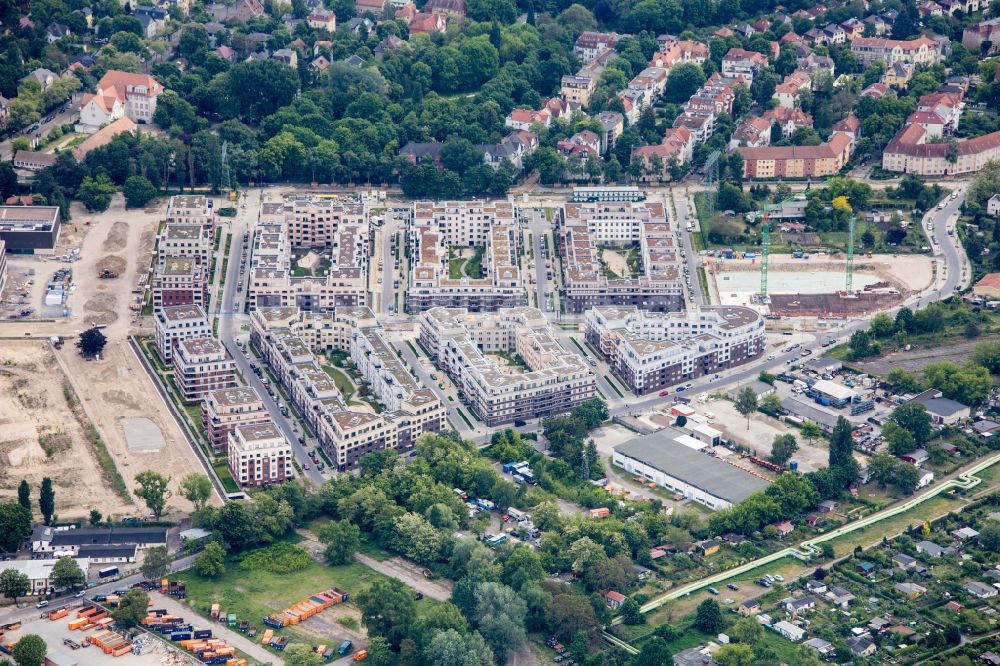 Berlin aus der Vogelperspektive: Baustelle zum Neubau einer Mehrfamilienhaus-Wohnanlage Parkstadt Karlshorst in Berlin, Deutschland