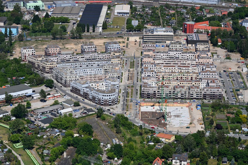 Berlin von oben - Baustelle zum Neubau einer Mehrfamilienhaus-Wohnanlage Parkstadt Karlshorst in Berlin, Deutschland