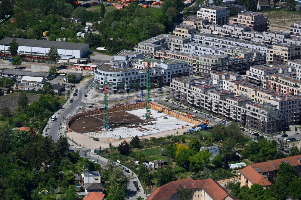 Luftbild Berlin - Baustelle zum Neubau einer Mehrfamilienhaus-Wohnanlage Parkstadt Karlshorst in Berlin, Deutschland