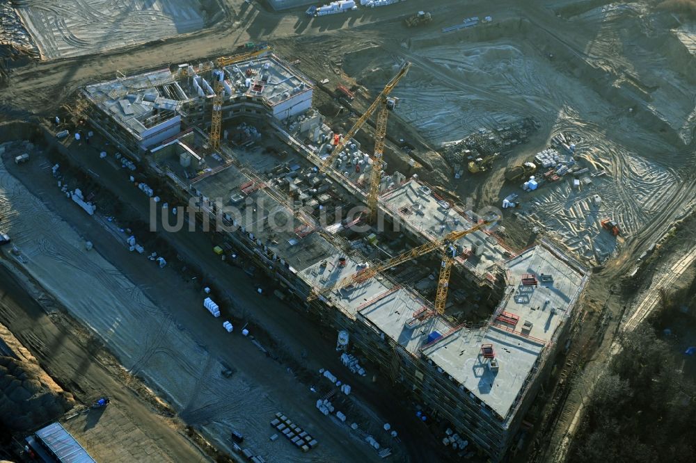 Berlin aus der Vogelperspektive: Baustelle zum Neubau einer Mehrfamilienhaus-Wohnanlage Parkstadt Karlshorst Ortsteil Karlshorst in Berlin, Deutschland