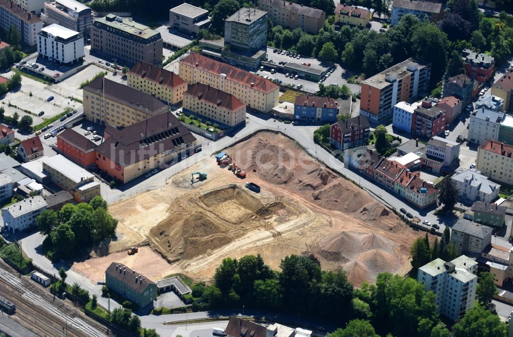 Passau von oben - Baustelle zum Neubau einer Mehrfamilienhaus-Wohnanlage der Peschl Quartiere an der Auerspergstraße im Ortsteil Grünau in Passau im Bundesland Bayern, Deutschland