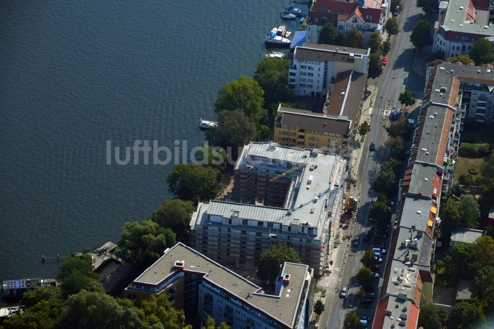 Luftaufnahme Berlin - Baustelle zum Neubau einer Mehrfamilienhaus-Wohnanlage Pier 101 in Berlin, Deutschland