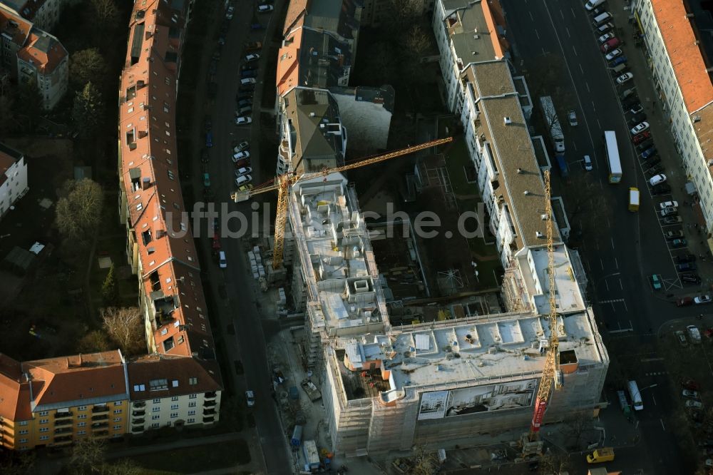 Berlin aus der Vogelperspektive: Baustelle zum Neubau einer Mehrfamilienhaus-Wohnanlage an der Presselstraße im Stadtteil Steglitz in Berlin