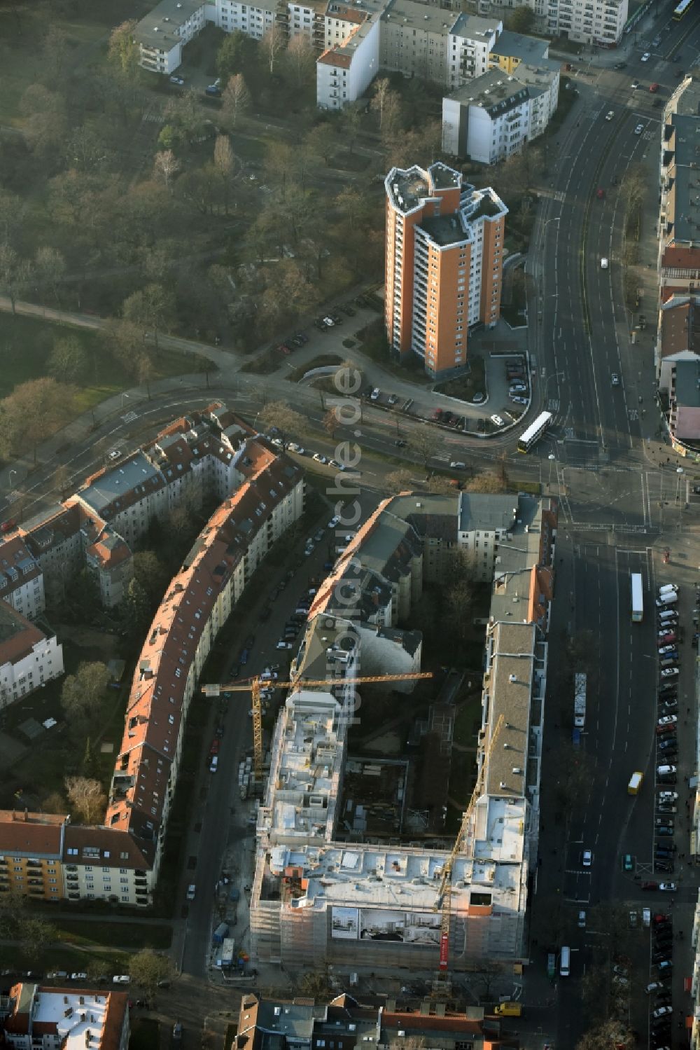 Luftaufnahme Berlin - Baustelle zum Neubau einer Mehrfamilienhaus-Wohnanlage an der Presselstraße im Stadtteil Steglitz in Berlin