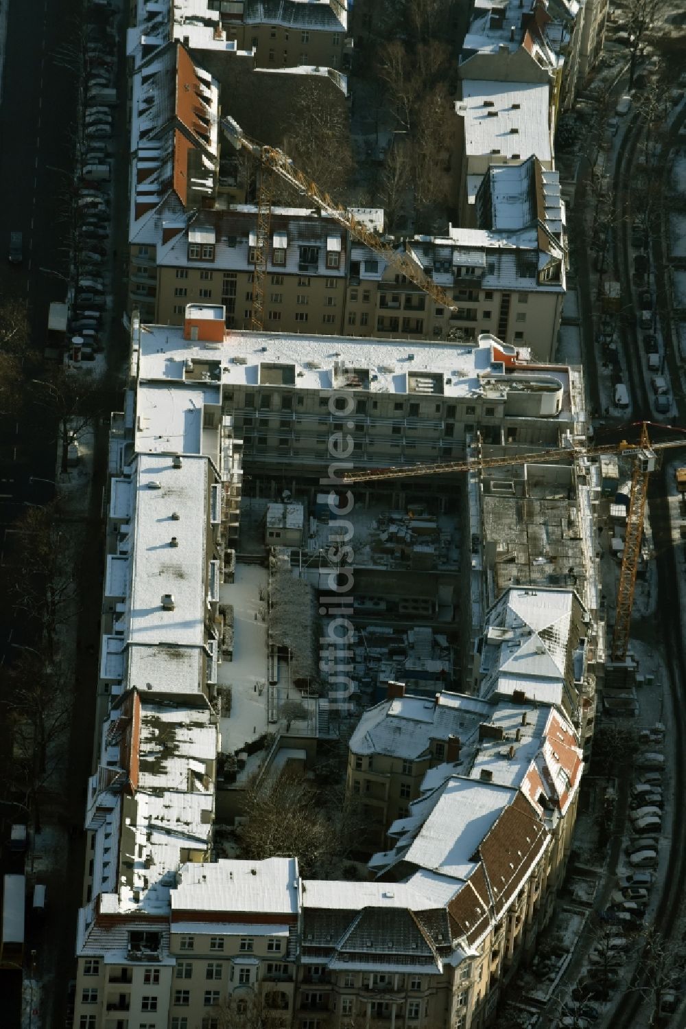 Berlin aus der Vogelperspektive: Baustelle zum Neubau einer Mehrfamilienhaus-Wohnanlage an der Presselstraße im Stadtteil Steglitz in Berlin