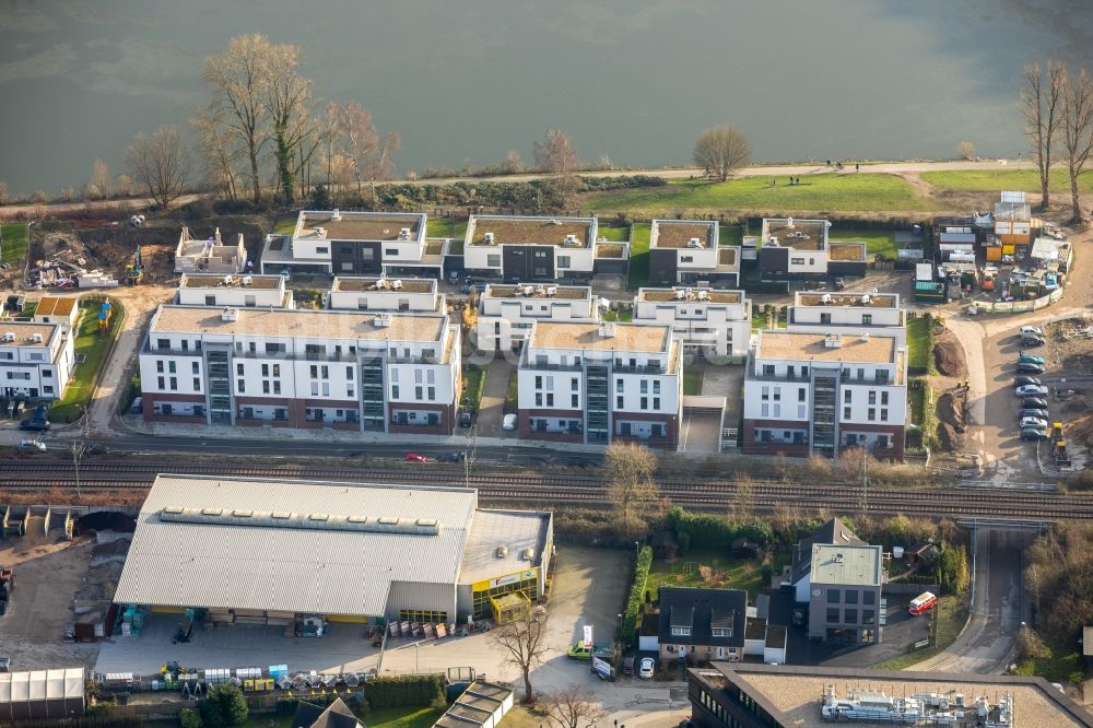 Luftbild Essen - Baustelle zum Neubau einer Mehrfamilienhaus- Wohnanlage Promenadenweg am Ufer der Ruhr im Ortsteil Kettwig in Essen im Bundesland Nordrhein-Westfalen