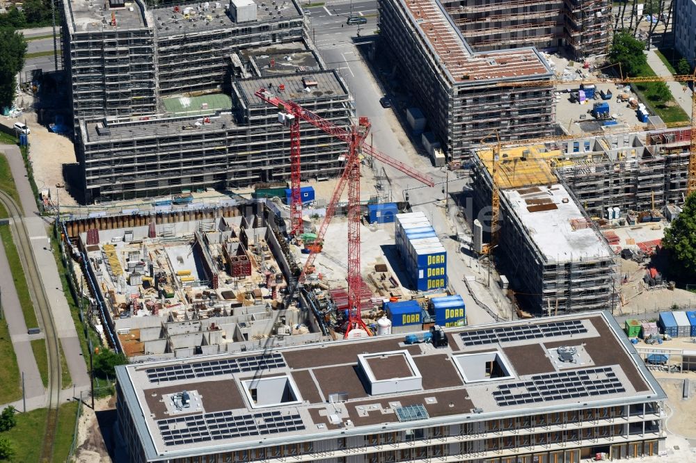 München aus der Vogelperspektive: Baustelle zum Neubau einer Mehrfamilienhaus-Wohnanlage Quarter City II an der Quarter City II - Bauhausplatz im Domagkpark im Ortsteil Schwabing-Freimann in München im Bundesland Bayern, Deutschland