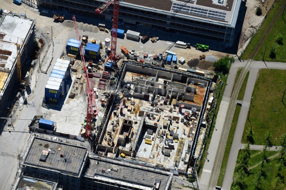 München von oben - Baustelle zum Neubau einer Mehrfamilienhaus-Wohnanlage Quarter City II an der Quarter City II - Bauhausplatz im Domagkpark im Ortsteil Schwabing-Freimann in München im Bundesland Bayern, Deutschland