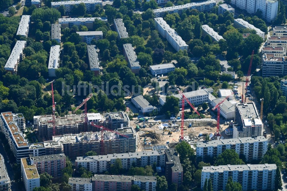 Berlin von oben - Baustelle zum Neubau einer Mehrfamilienhaus-Wohnanlage Quartier Luisenpark im Ortsteil Mitte in Berlin, Deutschland