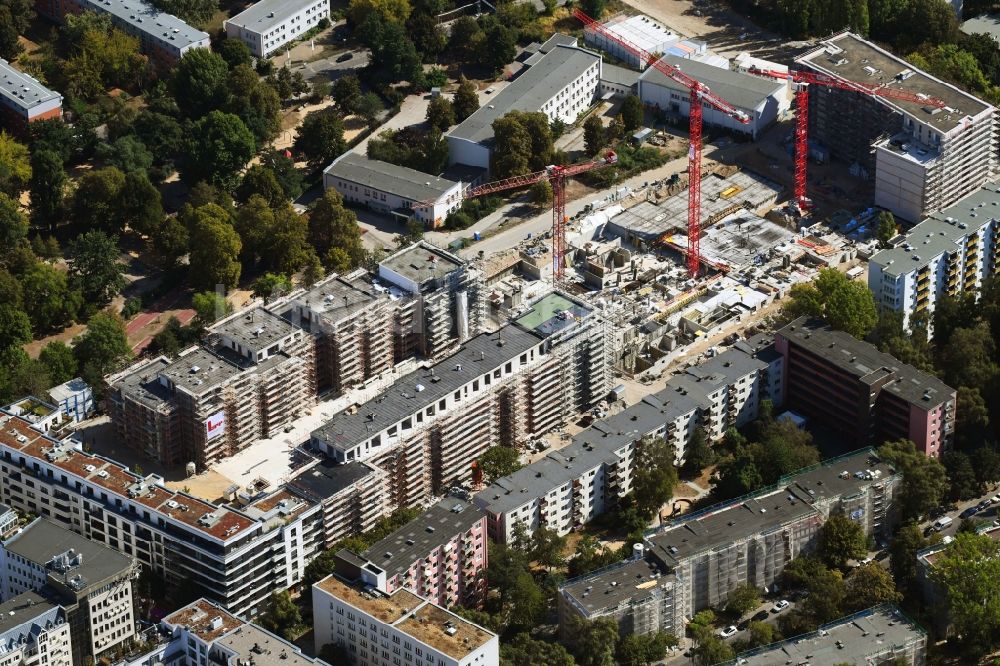 Berlin von oben - Baustelle zum Neubau einer Mehrfamilienhaus-Wohnanlage Quartier Luisenpark im Ortsteil Mitte in Berlin, Deutschland