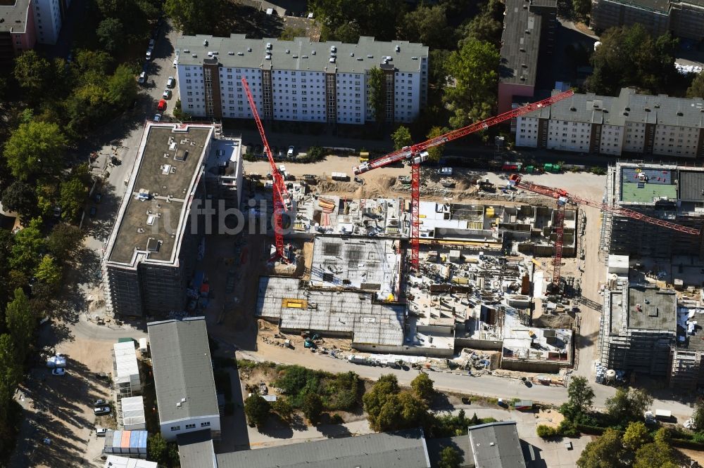 Luftaufnahme Berlin - Baustelle zum Neubau einer Mehrfamilienhaus-Wohnanlage Quartier Luisenpark im Ortsteil Mitte in Berlin, Deutschland