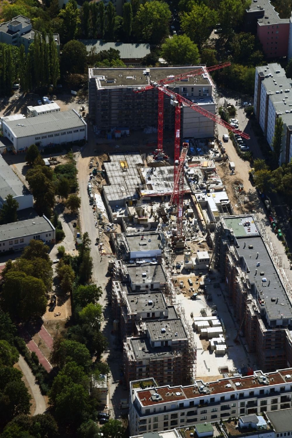 Luftbild Berlin - Baustelle zum Neubau einer Mehrfamilienhaus-Wohnanlage Quartier Luisenpark im Ortsteil Mitte in Berlin, Deutschland